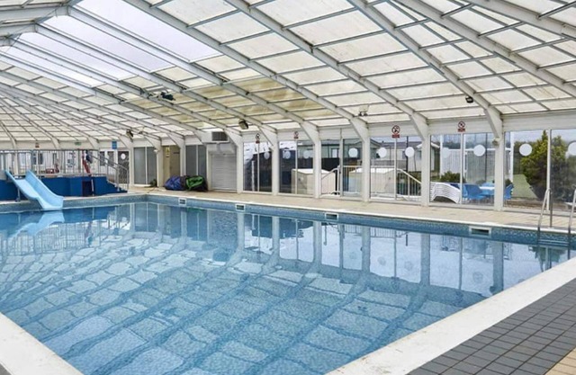 3 Bed 8 Berth Caravan With Decking Free Wifi