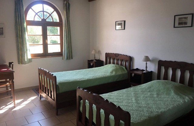 3-Bed Sologne Home, Pets Allowed, Private Parking