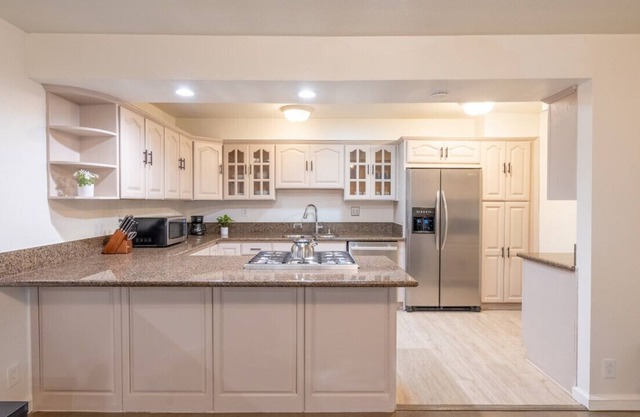 3 Bedroom, 2 Bath, Backyard