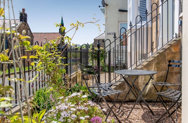 3 bedroom accommodation in Fylingthorpe