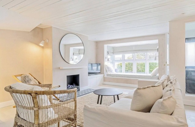 3 bedroom accommodation in West Wittering, near Chichester
