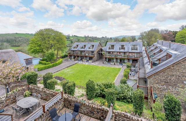 3 bedroom accommodation in Dartmouth