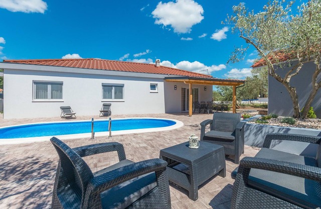 3 bedroom cozy home in Sikovo