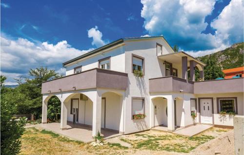 3 Bedroom Gorgeous Apartment In Grizane