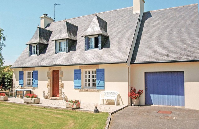 3 bedroom gorgeous home in Pont l'Abbé