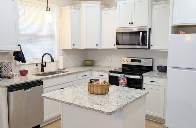 3-bedroom home in Historic Elizabethton near Bristol Motor Speedway, JCMC & ETSU