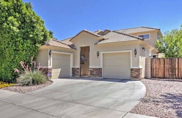 3 Bedroom home just 15 mint from sky harbor airport in south mountain