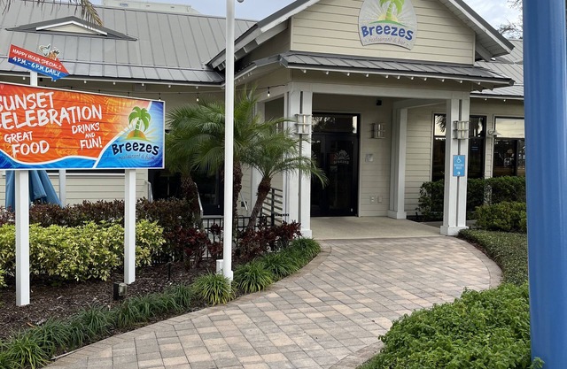 3-bedroom resort in delightful Kissimmee with WiFi, fitness room, AC