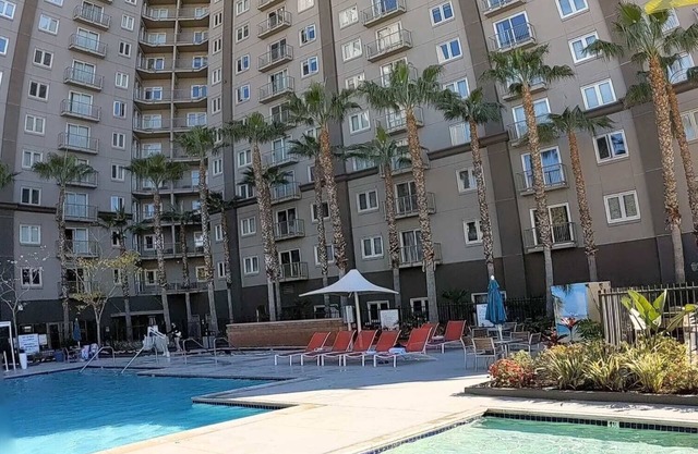 3 Bedroom Suite within walking distance to Disneyland