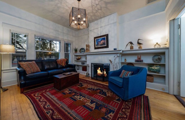 3 Blocks from U of A/Near 4th Ave/1 BR 1 BA
