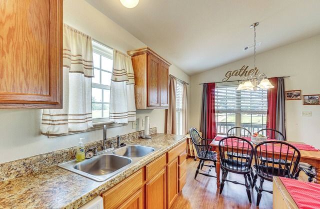 3 Mi to Arkansas River: Rural Family Home w/Yard