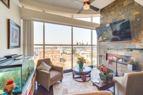 3 Mi to Dtwn Cleveland Condo with Lake Erie Views!