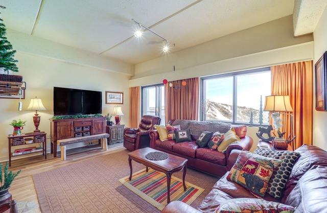 3 Mi to Sugar Mtn Slopes! Condo w/Hot Tub & Pool