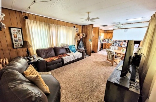 3 room 2 bath Spacious Cozy Place