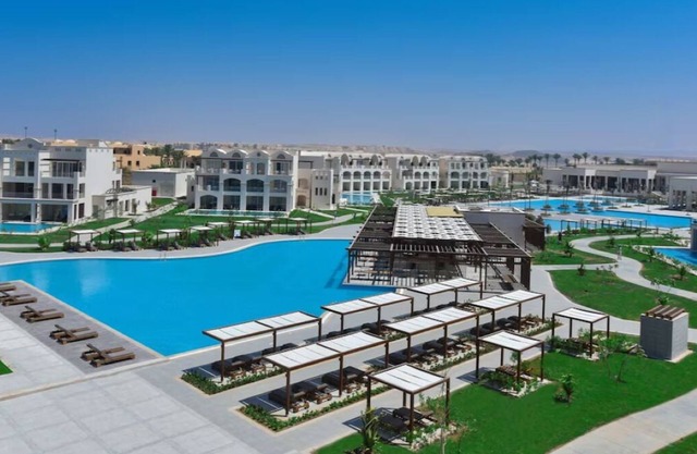 3 Swim-Up Rooms for Group Getaways with Pools, Spa, Yoga & Tennis Access