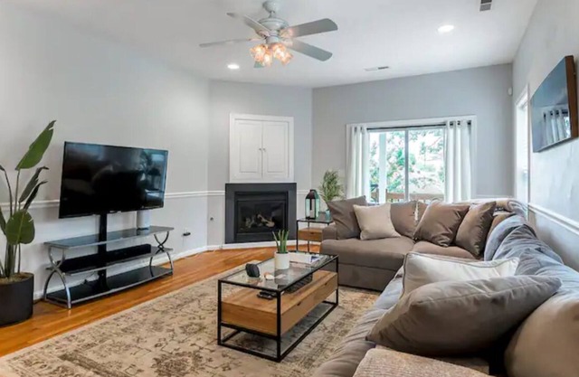 30+ day - Chics Beach Area, Short Walk to Beach!