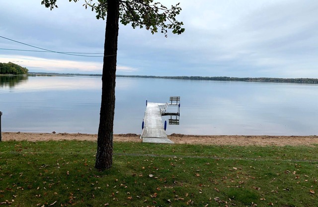 30 steps to lake, Dock for fishing & swimming, Families Welcome!