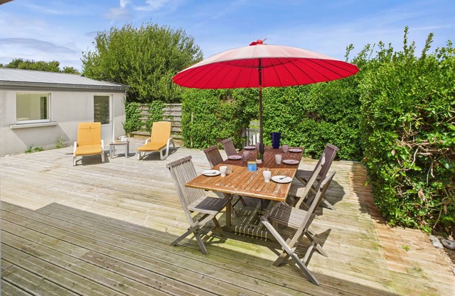 300m from the beach – house for 7 with large terrace