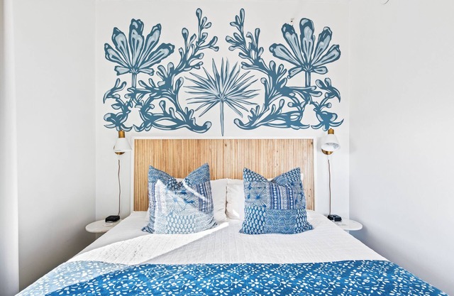 303 Rosemary Beach Inn - Includes Beach Chairs & Complimentary Breakfast + Access to 4 Pools