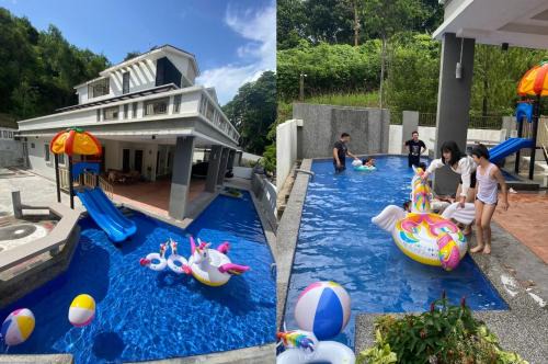 35PAX 9BR Villa with Kids swimming Pool, KTV, BBQ n Pool Tables near SPICE Arena Penang 9800 SQFT