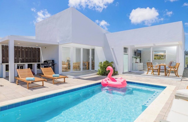 3BR 3BA Newly Built w/Private Pool 5 min 2 Beach