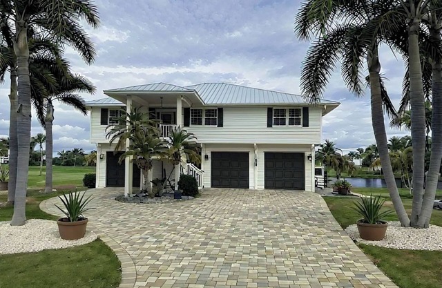 3BR Coastal retreat in peaceful Bokeelia with pool, bikes, ping pong and fishing