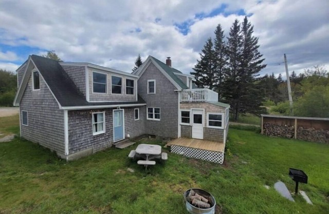 3BR House Plus Bonus 1BR Apt at The Rockbound House 1Hr to Acadia National Park