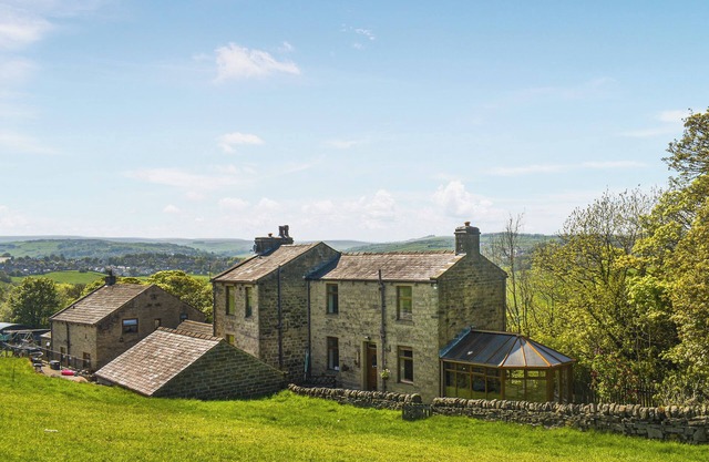 4 bedroom accommodation in Hainworth, near Keighley