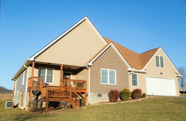 4-bedroom in Hendersonville/Game Room & Pool Table with Gorgeous Mountain Views