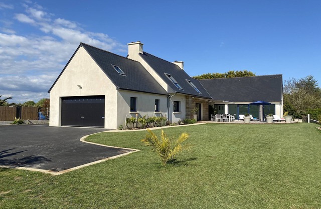 4 bedroom private vacation home in clohars-carnoã "t