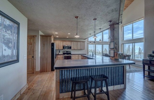 4 Bedrooms Chalet In Lead
