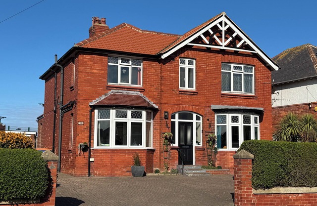 4 NIGHTS FOR PRICE OF 3 - 6 bed/6 bath, sea views/garden/parking/Sky