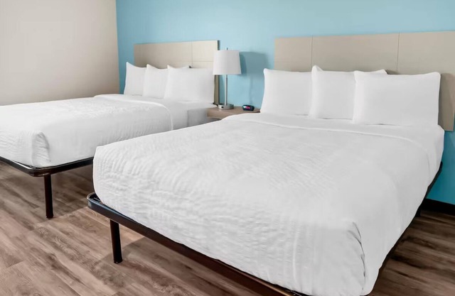 4 Pet-Friendly Rooms w/Kitchen Near Roper Mountain Science Center & Attraction