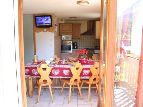 4 pièces, 10 personnes, balcon sud, animaux acceptés - FR-1-263-184