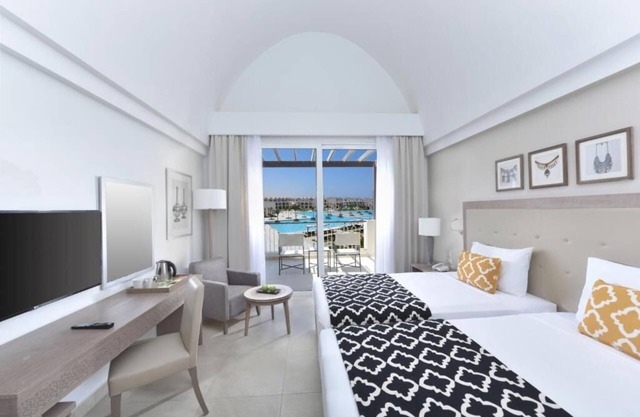 4 Relaxing Poolside Rooms l Pools, Spa, Snorkeling, Yoga & Private Beach Access