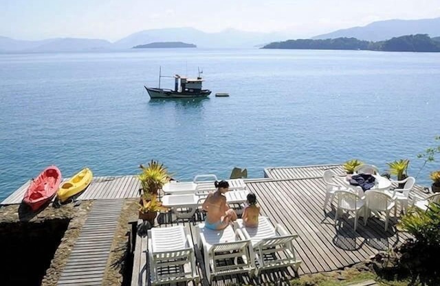 4 suites on the seafront in paradise