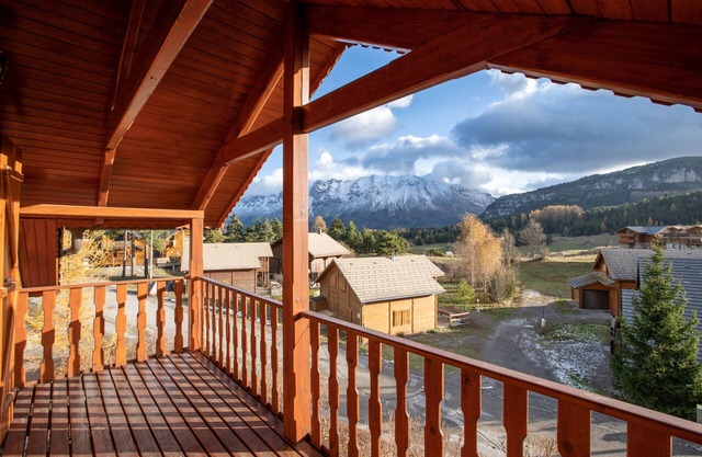 400m from the slopes, comfortable chalet for 10