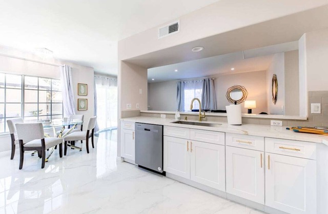 4BD/3BA With Endless Amenities Long Term Available