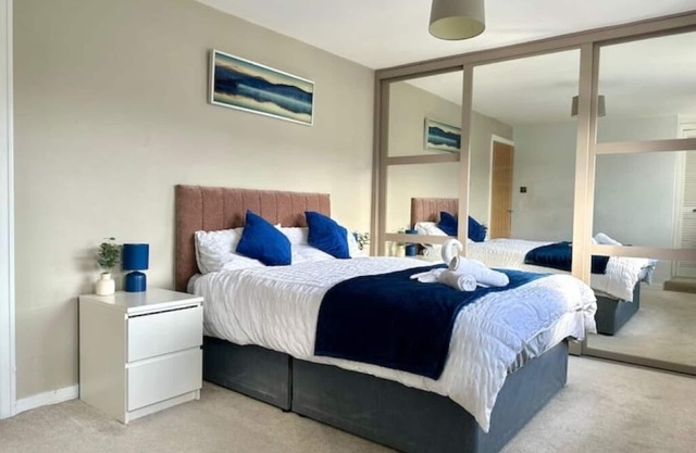 4Bed 2Bath Luxe + Home Cinema