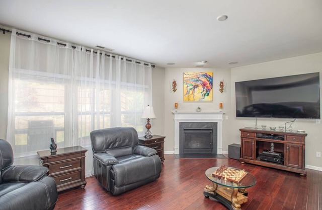 4BR/3BA, 3600 SF, Luxury Home in RTP - 10 Mins to RDU and Near Duke and UNC