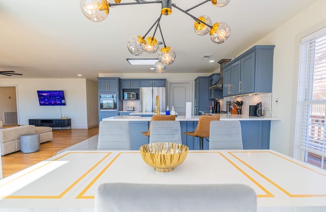 4BR Lakeview Game Room Hot Tub Fire Pit & Grill