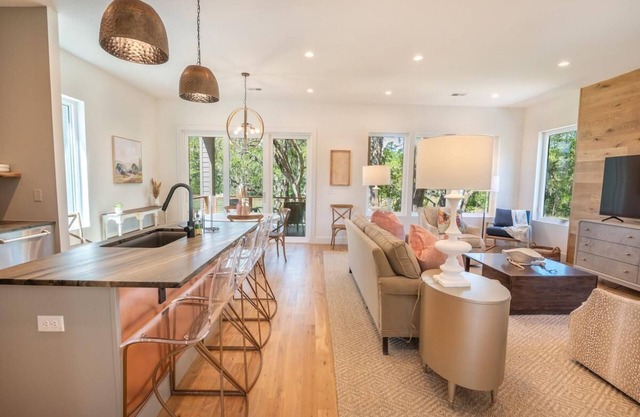 4br Luxury Home Park Circle - Heated Pool!