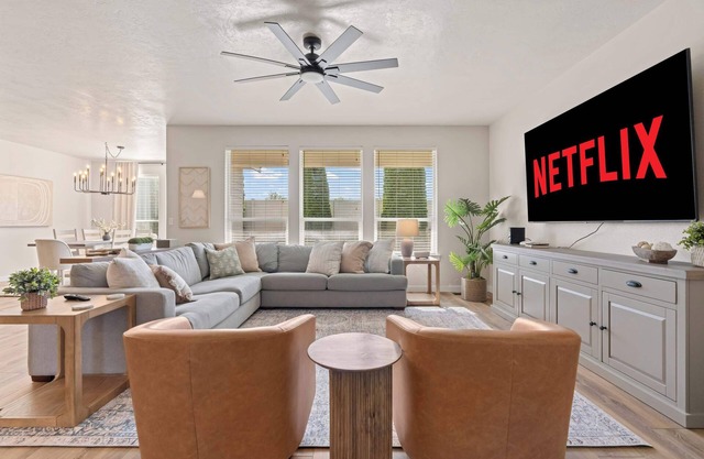 4BR Retreat With Hot Tub, Greenbelt Pond Sleeps 12