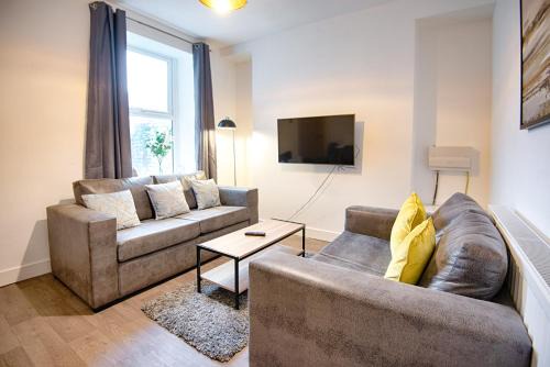 5 Bed - 2 Bath - Ideal for Work Crews
