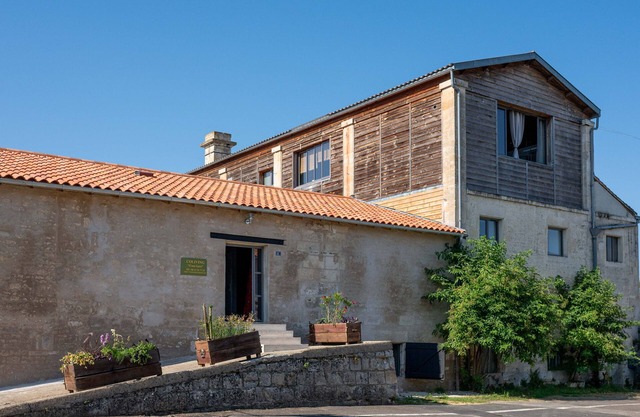 5 Bedroom Bed & breakfast in Niort