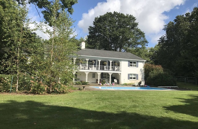 5 Bedrooms 3.5 Baths, 2 Decks, 3 fireplaces,pool -full time short term