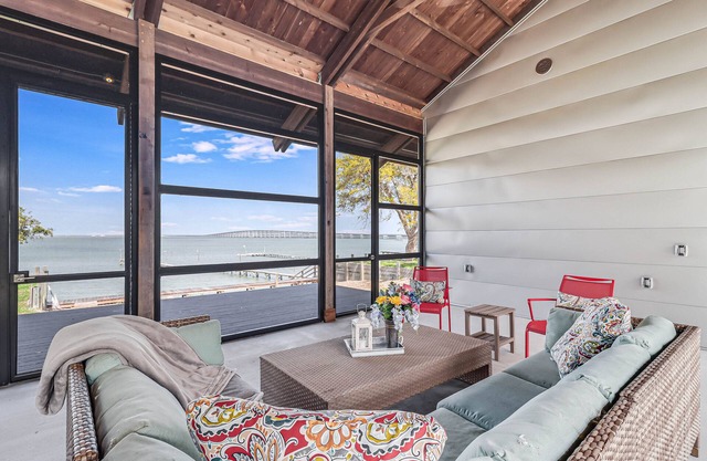 5 houses on a 3 acre private waterfront property. Pier and kayak launch!