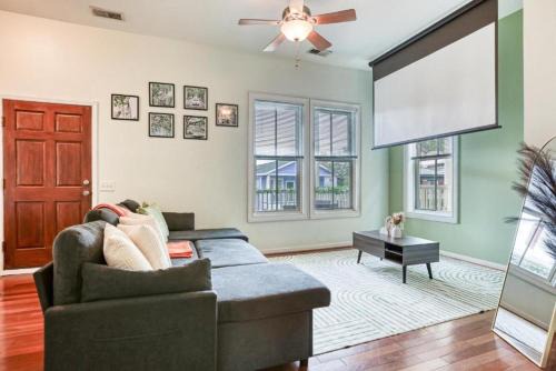 5 min to DT - Summer Getaway - Parking - Private Balcony, Telescope