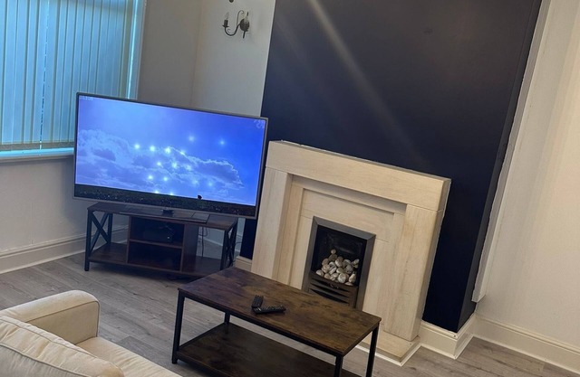 5 minutes drive to bolton stadium! Family sized house with slit of space