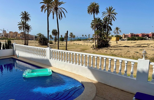 5 minutes from the beach. Large holiday home with private pool